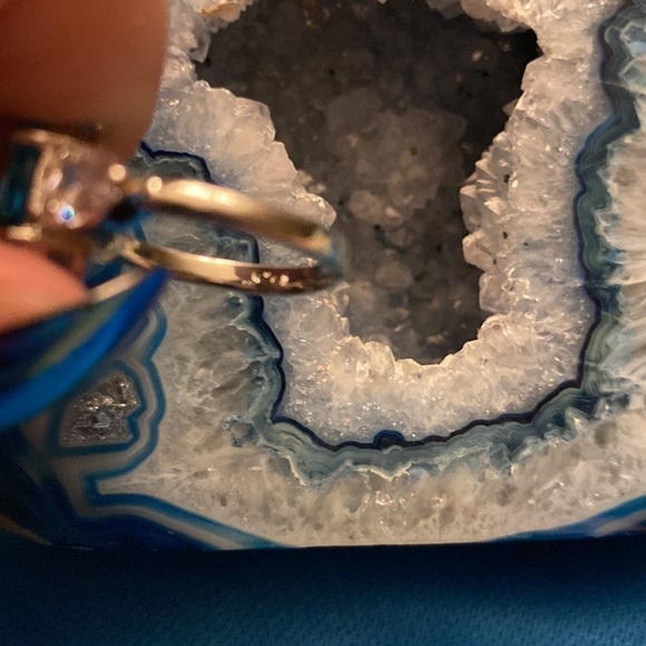 🎉🎉 Host Pick 7/22🎉 Blue Topaz with white topaz. Beautiful Ring - Picture 11 of 12